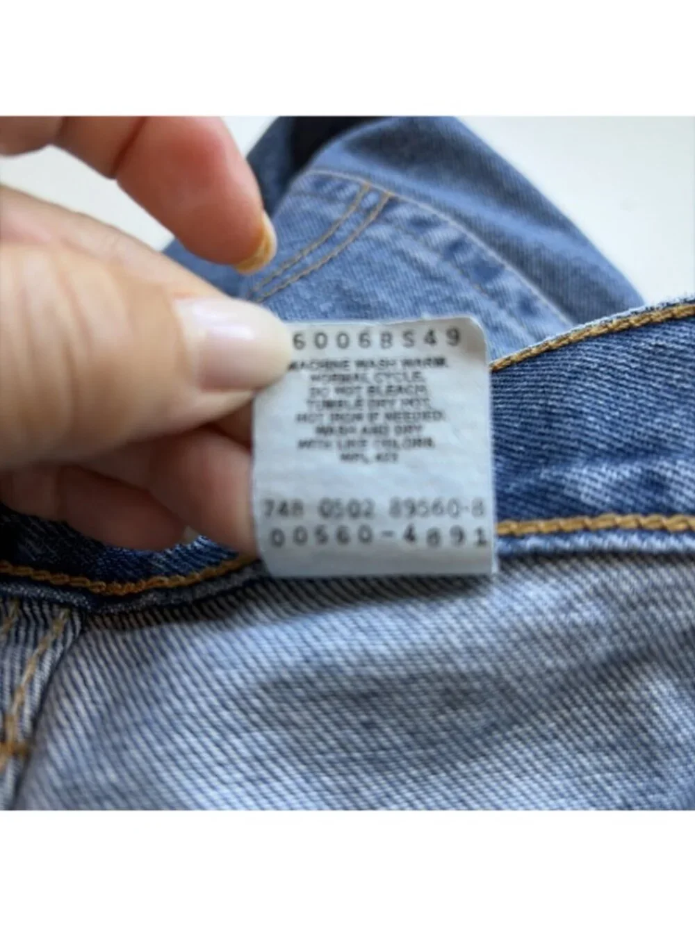 Vintage Levis 560 Loose Fit Jeans Men's Size 36x34 Medium Wash Tapered Leg 90s